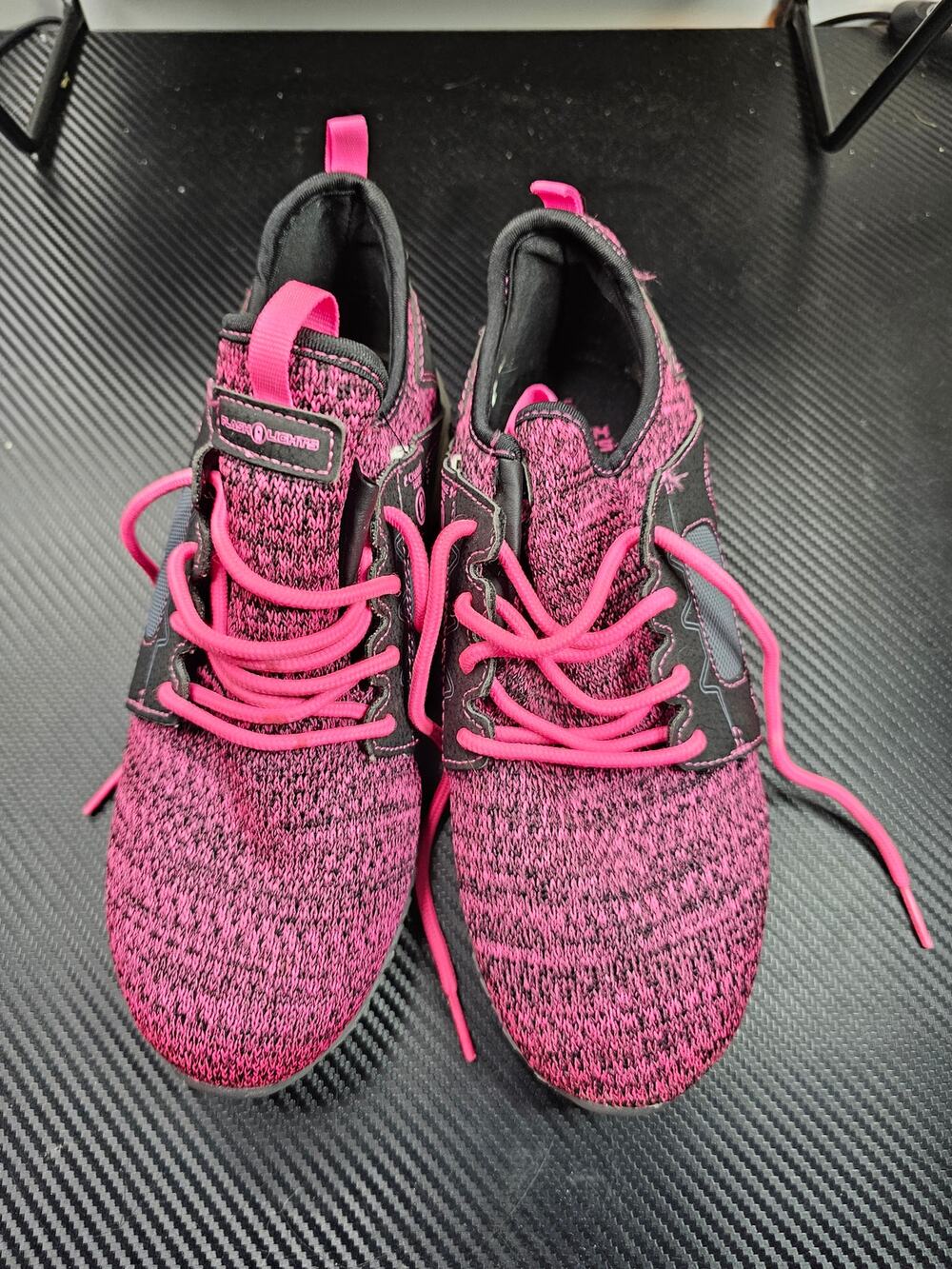 GIRL'S FLASHLIGHTS SNEAKERS LIGHT UP PINK SZ 5 NO CHARGER
